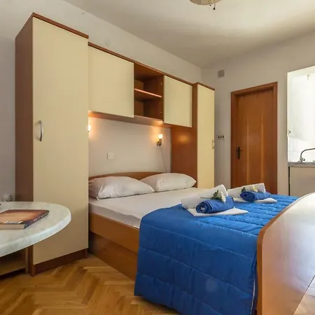 Mara Апартаменты Макарска