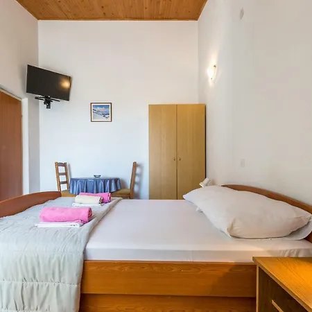 Mara Макарска